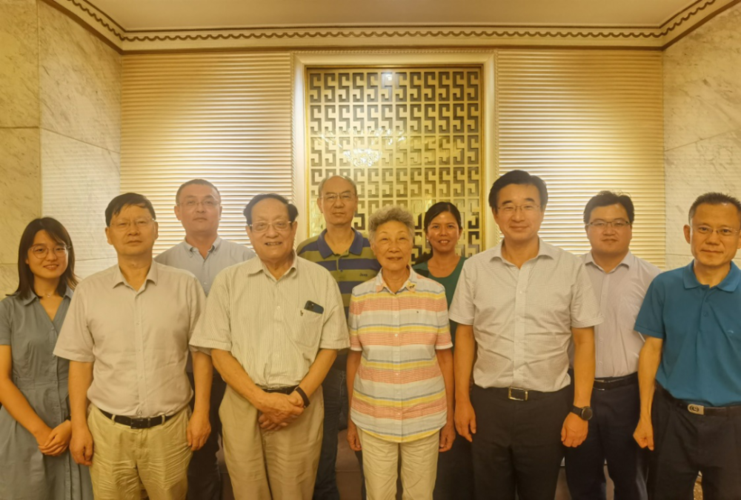 php爬墙技巧_Mistral开源首个22B代码模型破记录支持80编程措辞