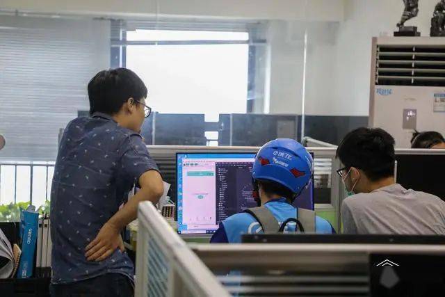 合肥php外卖技巧_95后轨范员月薪2万背电脑送外卖送单途中修bug
