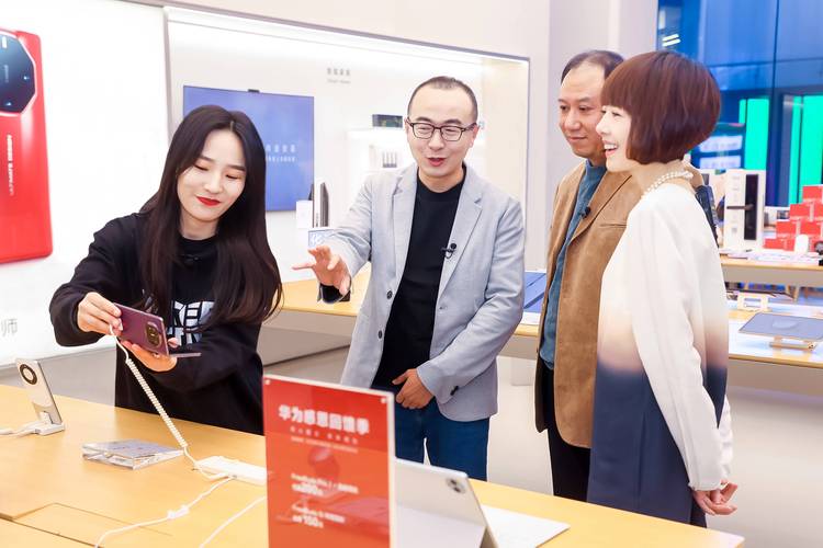 php屏幕广播技巧_华为视频AiMax影院助推客厅经济技能赋能超高清视听
