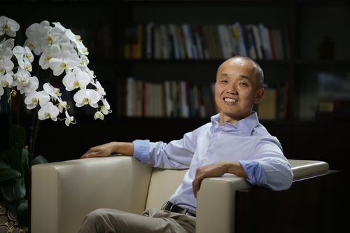 上海昂立php技巧_战疫专访丨昂立教诲董事长兼总裁周传有教培行业受疫情冲击较大年夜但危机中蕴含起色