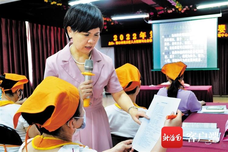 php人物评选投票技巧_把你宝贵的一票投给心底冲动冲动海南2022十大年夜年度人物评选活动开启投票通道