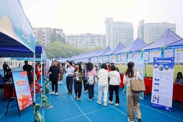 广州php校招技巧_首设新质分娩力专区 这场校园招聘会供应超万个岗位